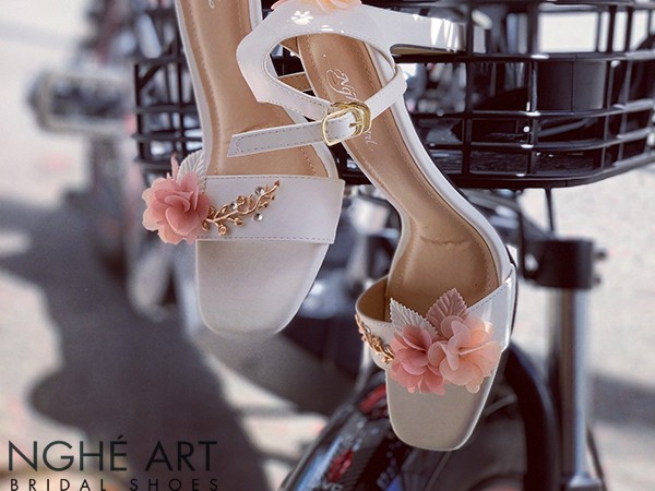 Viết cho em, cô gái của nửa thời thanh xuân.