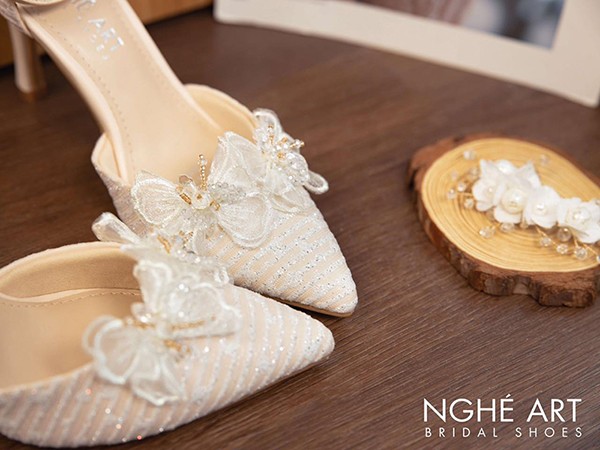 Giày cưới hoạ tiết đặc biệt - độc quyền tại nhà Nghé Art Bridal Shoes
