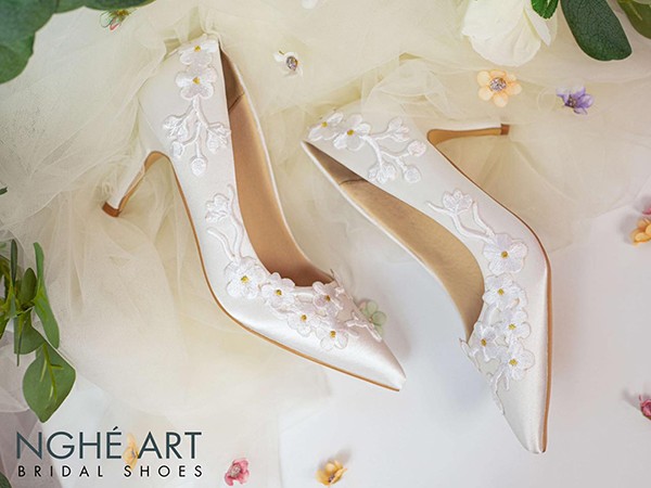 Giày cưới truyền thống? Vẻ đẹp của sự hoài cổ