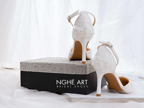 Hành trình chọn bạn đời như hành trình chọn một đôi giày cưới