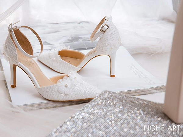 Giày Cưới Chất Liệu Ren Vân Kim Tuyến - Sự Lựa Chọn Hoàn Hảo Cho Cô Dâu Tinh Tế