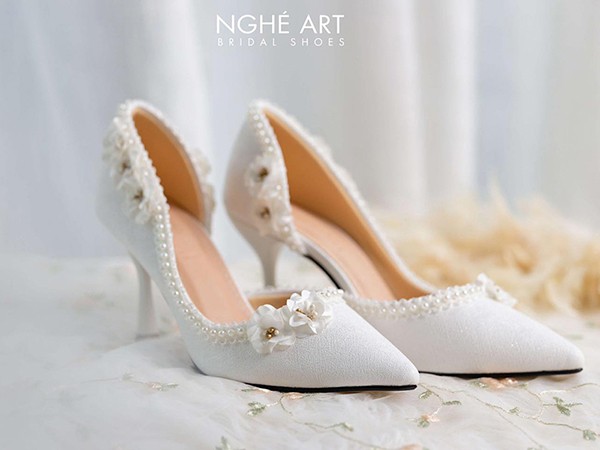 Giày Cho Cô Dâu Trong Ngày Cưới: Lựa Chọn Hoàn Hảo Từ Nghé Art Bridal Shoes