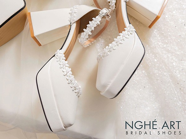 Giày Cưới Mũi Vuông Gót To – Vững Chắc Và Thanh Lịch Cho Cô Dâu Ngày Trọng Đại