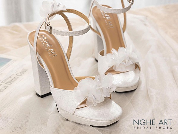 Mẫu giày cưới Nghé Art tôn vinh vẻ đẹp tinh tế qua từng bước chân