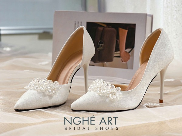 Giày Cưới Họa Tiết Pha Lê: Vẻ Đẹp Lung Linh Thu Hút Mọi Ánh Nhìn