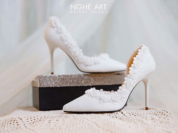 Giày Cưới Hoạ Tiết Hoa Hồng: Sự Lãng Mạn và Tinh Tế Cho Ngày Trọng Đại