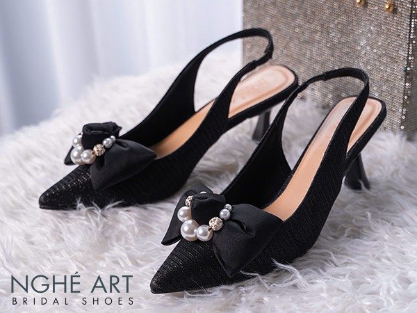 Giày cưới slingback đen nơ, ngọc trai của Nghé Art: dịu dàng mà kiêu hãnh cho đêm trọng đại