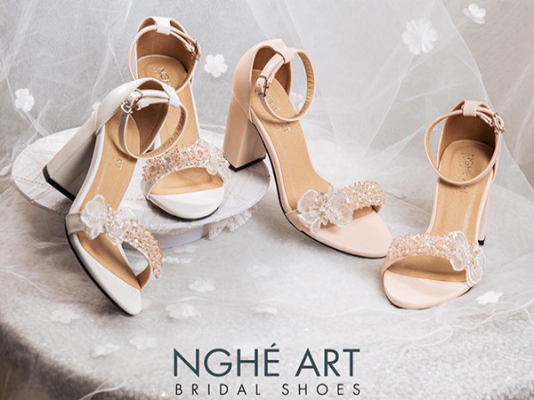 Giày Cưới Cho Cô Dâu Thấp Hơn Chú Rể: Bí Quyết Để Nàng Tỏa Sáng Trọn Vẹn