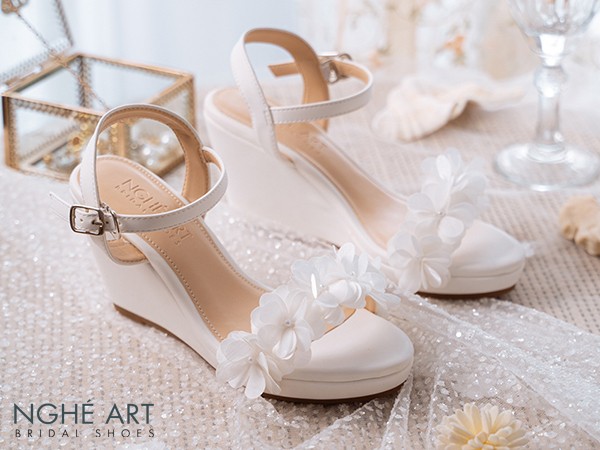 Giày cưới giá bao nhiêu? Bảng giá và những điều nàng cần biết trước khi chọn