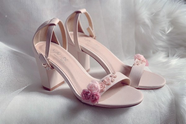 Giày cưới Nghé Art sandal nude hoa hồng ngọc trai 253 - 7 phân
