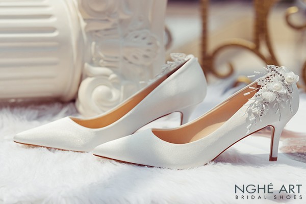 Giày cưới Nghé Art satin trắng gót đính nhành hoa 337 - Trắng - 7 phân