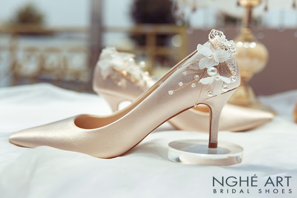 Giày cưới Nghé Art satin trắng gót đính nhành hoa 337 - Nude - 7 phân