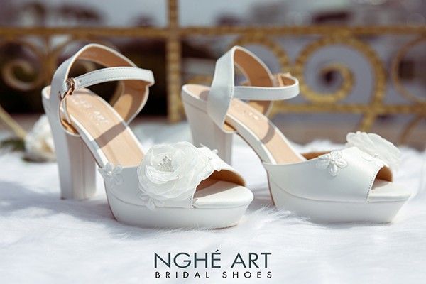 Giày cưới Nghé Art cao gót mũi đúp đính hoa 255 - Trắng