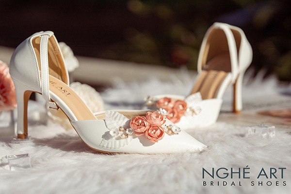 Giày cưới Nghé Art quai ngang đính hoa 216 - 8 phân - hoa hồng