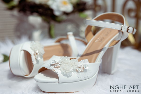 Giày cưới Nghé Art hoa voan đính nhánh hoa kim loại 284 - Trắng