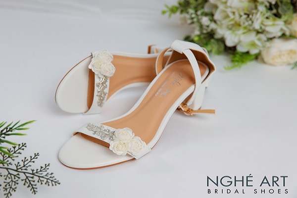 Giày cưới Nghé Art hoa trắng 348 sandal - Trắng