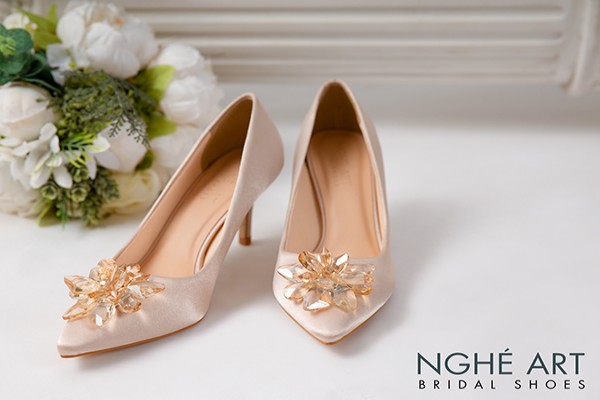 Giày cưới Nghé Art lụa satin đính hoa đá 350 - Nude