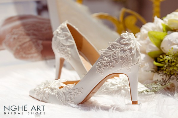 Giày cưới Nghé Art cao gót ren thêu 346 - Trắng