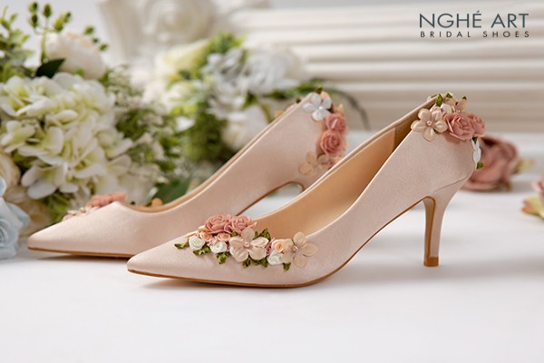 Giày cưới Nghé Art lụa satin màu nude đính dãy hoa 355 - Nude - 7 phân