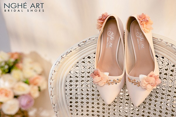 Giày cưới Nghé Art đính hoa xếp hồng cam 273 - Nude