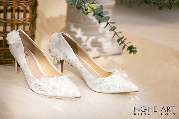 Giày cưới Nghé Art handmade ren kim tuyến đính hoa xếp 362 - Trắng - 8 phân