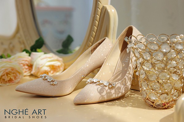 Giày cưới Nghé Art handmade bọc ren đính nhành hoa 244 - Nude