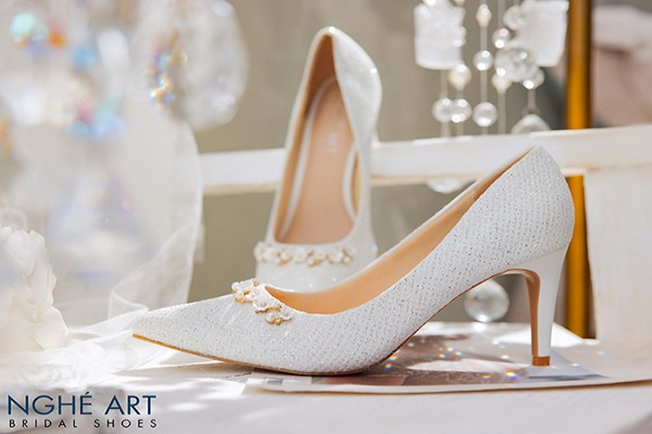 Giày cưới Nghé Art handmade bọc ren đính nhành hoa 244 - Trắng