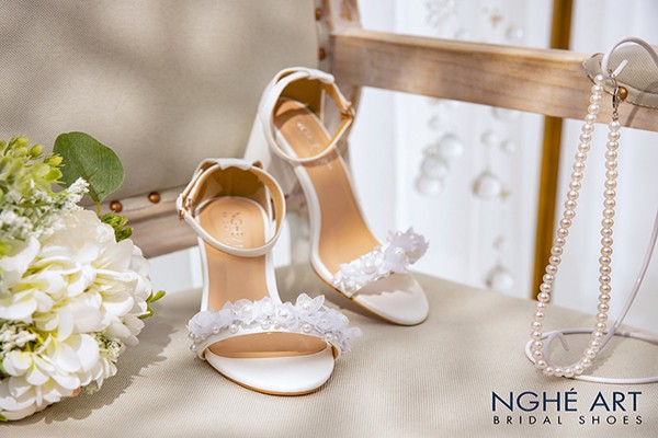 Giày cưới Nghé Art quai sandal đính hoa voan 382 - Trắng - 5 phân
