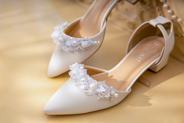 Giày cưới Nghé Art gót vuông đính hoa voan ngọc trai 384 - Trắng - 4 phân