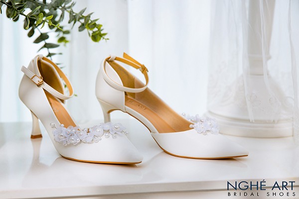 Giày cưới Nghé Art hoa voan ngọc trai 383 - Trắng