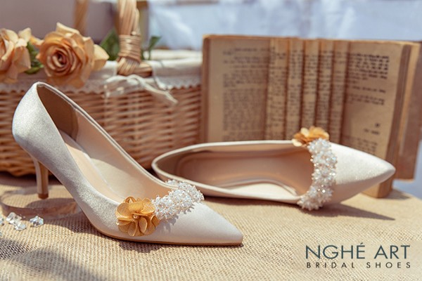 Giày cưới Nghé Art lụa satin đính hoa pha lê 339 - Nude - 8 phân 5