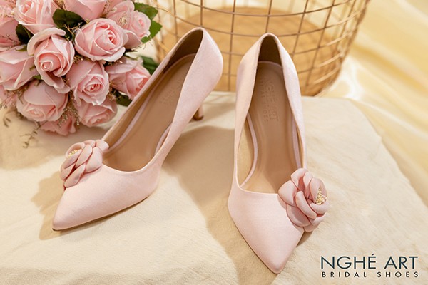 Giày cưới Nghé Art satin trắng đính hoa lụa 334 - Hồng - 8 phân 5