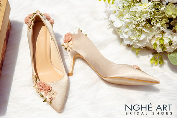 Giày cưới Nghé Art lụa satin màu nude đính dãy hoa 355 - Nude - 8 phân 5