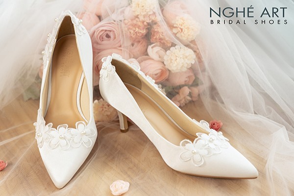 Giày cô dâu Nghé Art lụa satin hoa voan 422 - Trắng - 7 phân