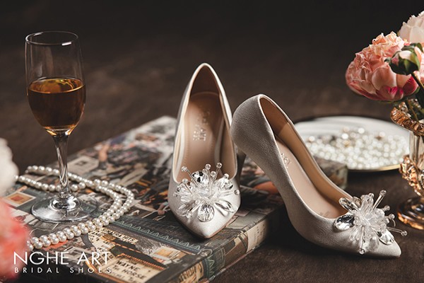 Giày cưới Nghé Art cao gót hoa pha lê 336NHU - Trắng - 10 phân