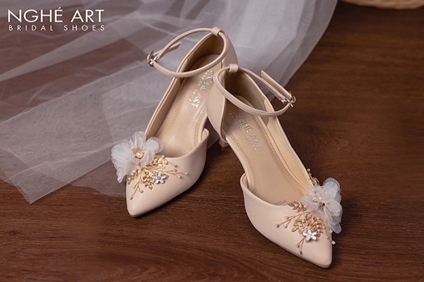 Giày cưới Nghé Art khoét eo đính hoạ tiết hoa 288 - Nude - 7 phân