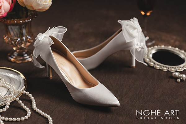 Giày cô dâu Nghé Art lụa satin gót đính nơ 450 - Trắng - 8 phân 5