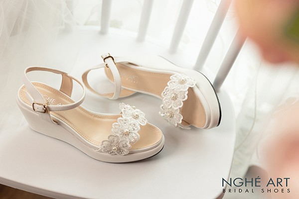 Giày cưới Nghé Art xuồng kết hoa kim sa 417-xuong - Trắng - 10 phân