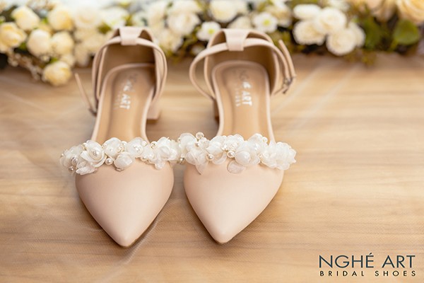 Giày cưới Nghé Art gót vuông đính hoa voan ngọc trai 384 - Nude - 4 phân
