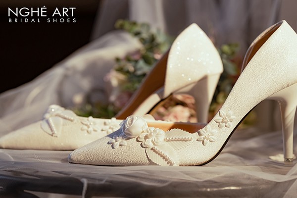 Giày cưới Nghé Art hoa dáng hở eo 467 - Trắng - 7 phân