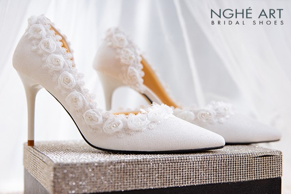 Giày cưới Nghé Art viền ren hoa hồng 464 - Trắng - 9 phân
