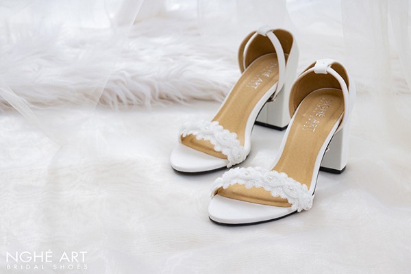 Giày cưới Nghé Art sandal ren hoa hồng trắng 472-195T-8p - Trắng - 5 phân