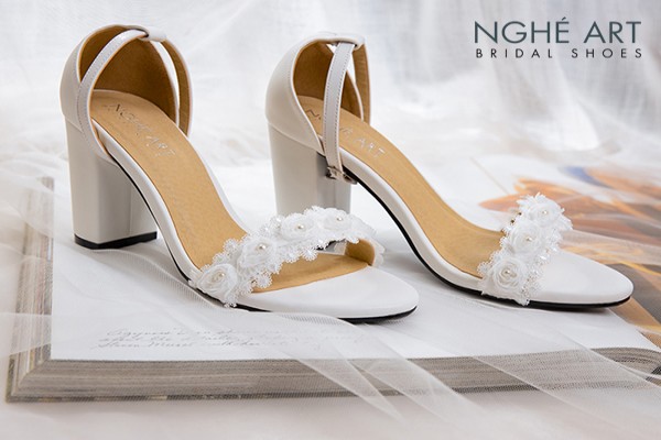 Giày cưới Nghé Art sandal ren hoa hồng trắng 472-195T-8p - Trắng - 8 phân