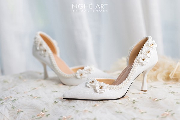 Giày cưới Nghé Art dáng hở eo viền ngọc trai đính hoa 476 - Trắng - 9 phân
