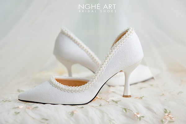 Giày cưới Nghé Art hở eo viền ngọc trai 475 - Trắng - 9 phân