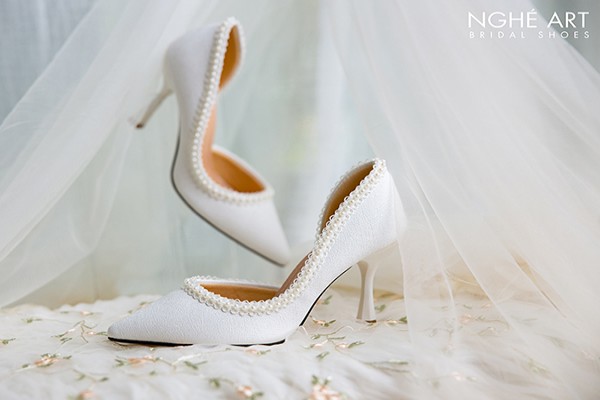 Giày cưới Nghé Art hở eo viền ngọc trai 475 - Trắng - 7 phân