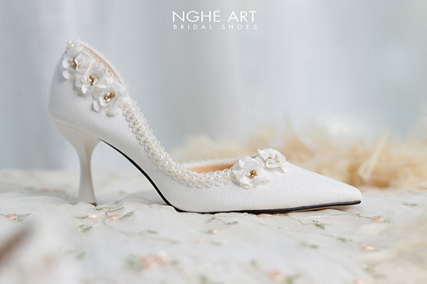 Giày cưới Nghé Art dáng hở eo viền ngọc trai đính hoa 476 - Trắng - 7 phân