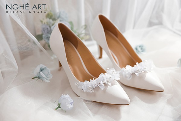 Giày cưới Nghé Art cao gót đính hoa voan ngọc trai 380 - Trắng - 8 phân