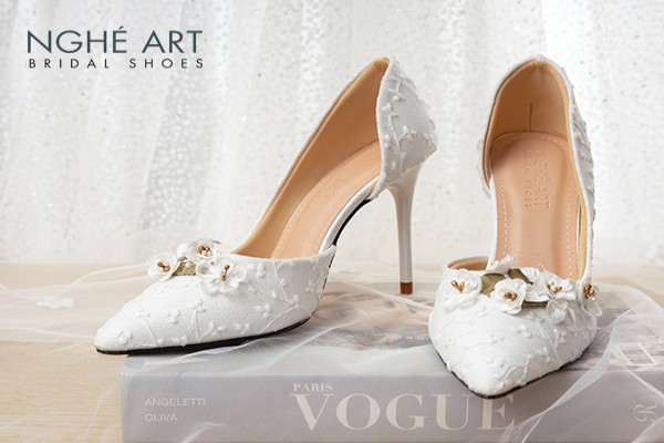Giày cưới Nghé Art bọc ren dãy hoa trắng lá xanh 491-442 - Trắng - 7 phân