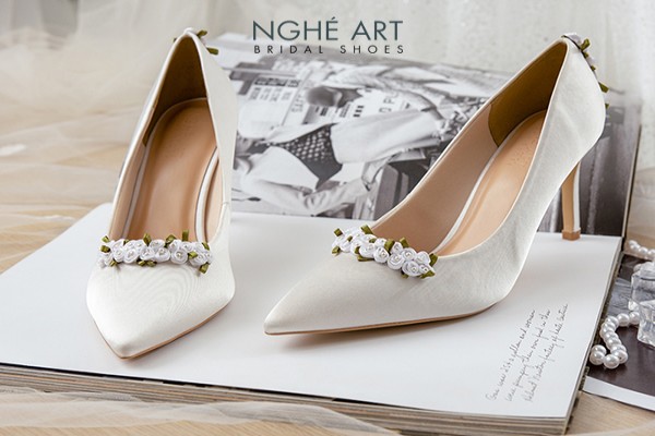Giày cưới Nghé Art lụa satin hoa nhí 494-416T - Trắng - 8 phân 5
